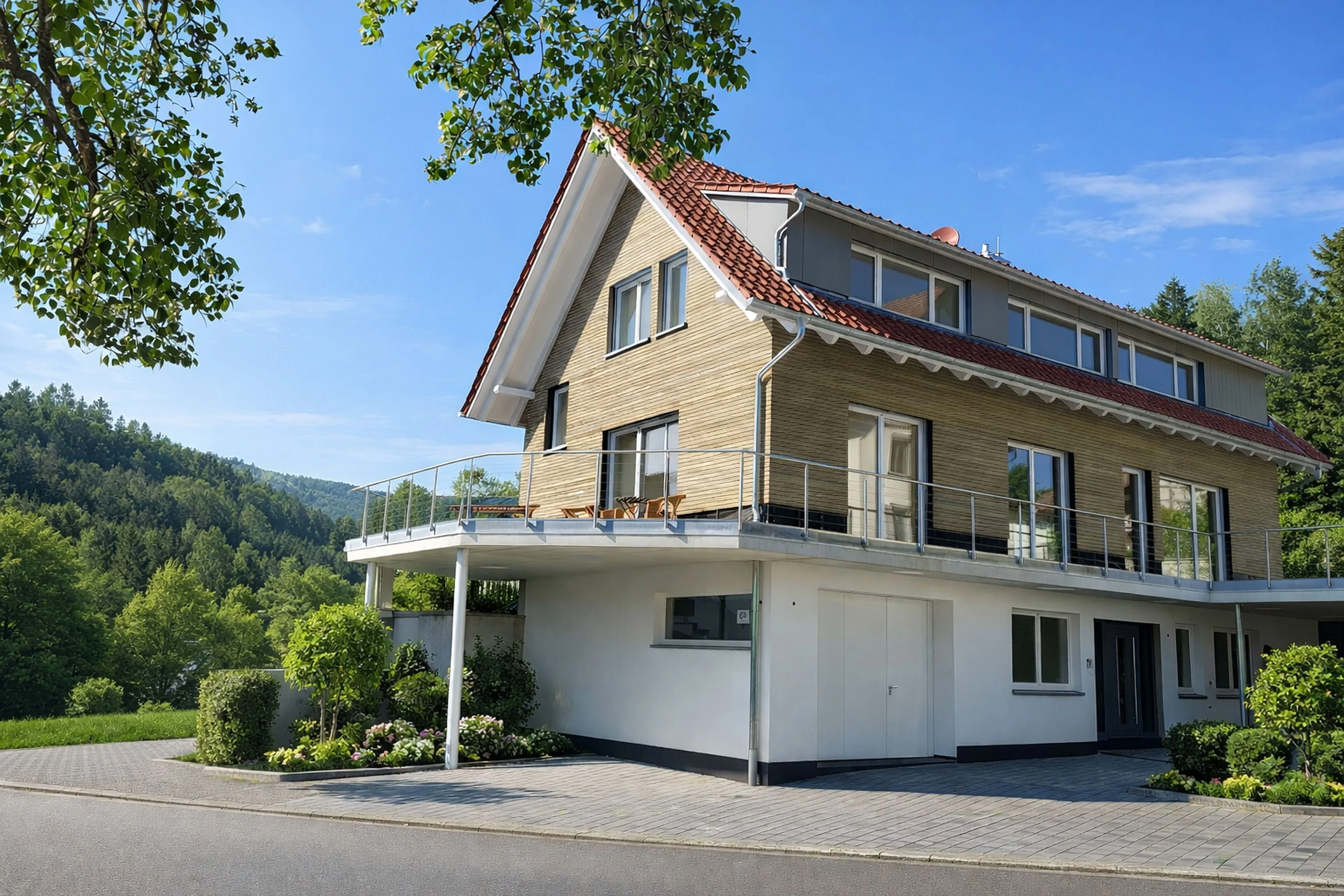 Fertiggestelltes Braun NaturHaus in Holzbauweise